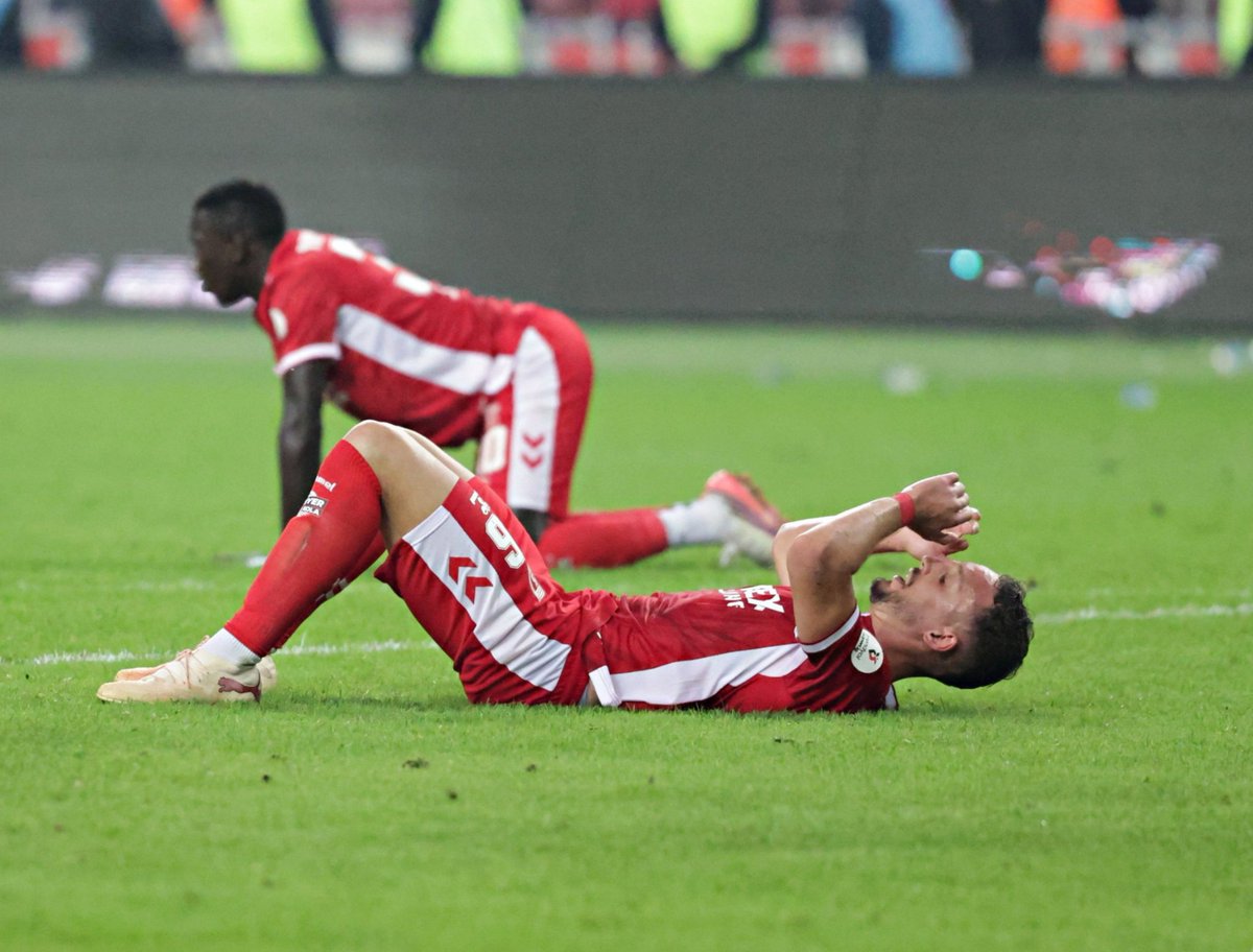 ozccan55's tweet photo. vallahi bittik tükendik #Samsunspor https://t.co/ti4g6PYPJI