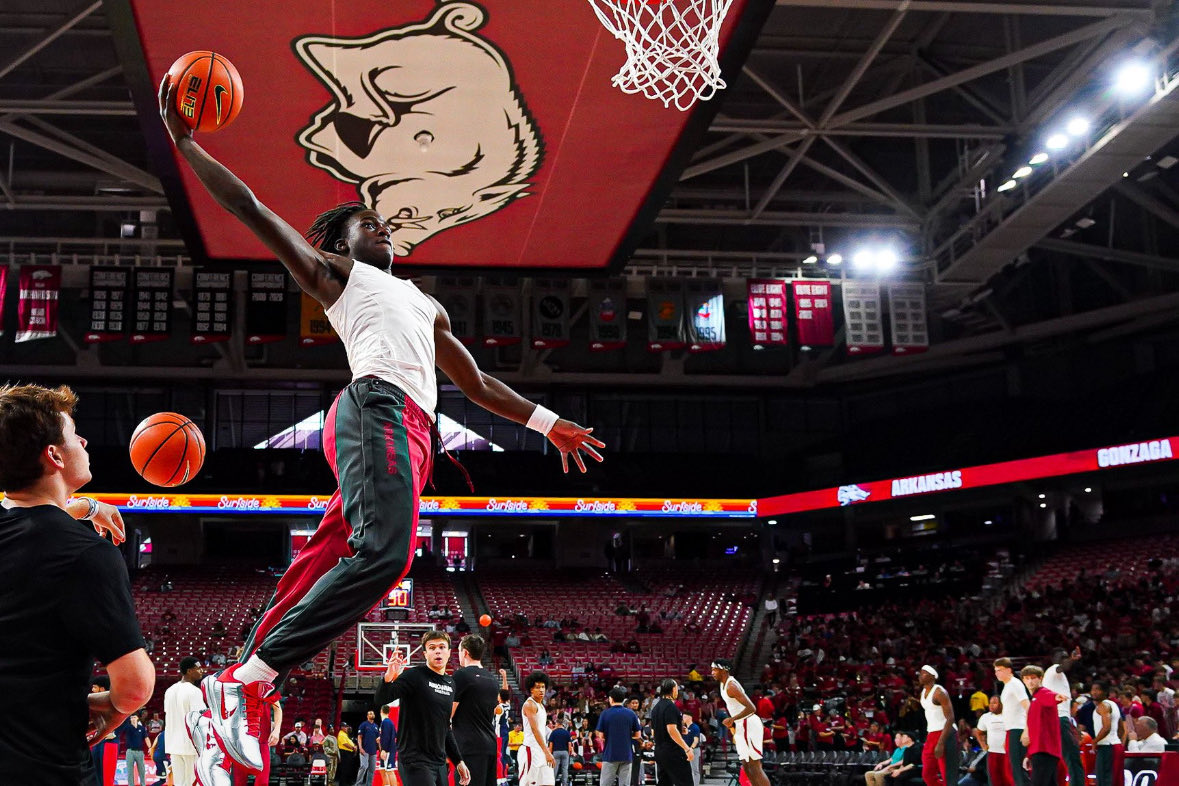 AbdouToureMuse's tweet photo. Abdou Toure vs Gonzaga: 

- 9 points 
- 4 rebounds 
- 2 blk+stls
- +/- (+14)
- 18 minutes

There’s just something different in the way he plays the game. His lift on his shot and his athleticism is just off the charts 📈 https://t.co/kBFRJ0IL6j