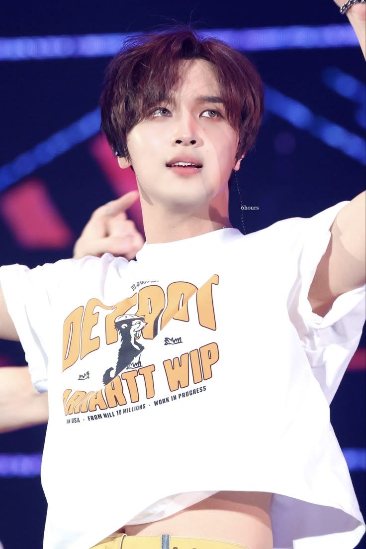 maunensamakamu's tweet photo. Haechan with               Haechan with
Crop top                          his top https://t.co/VSSXkTex5m