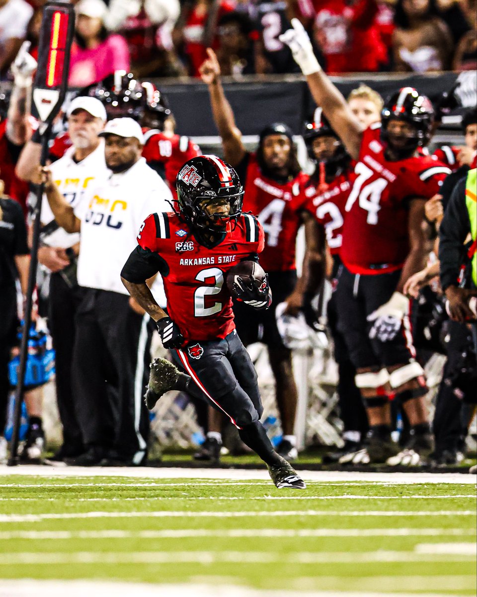 AStateFB's tweet photo. First Half Frames 📸

#WolvesUp 🐺 #FPE https://t.co/uPWNABRf4t