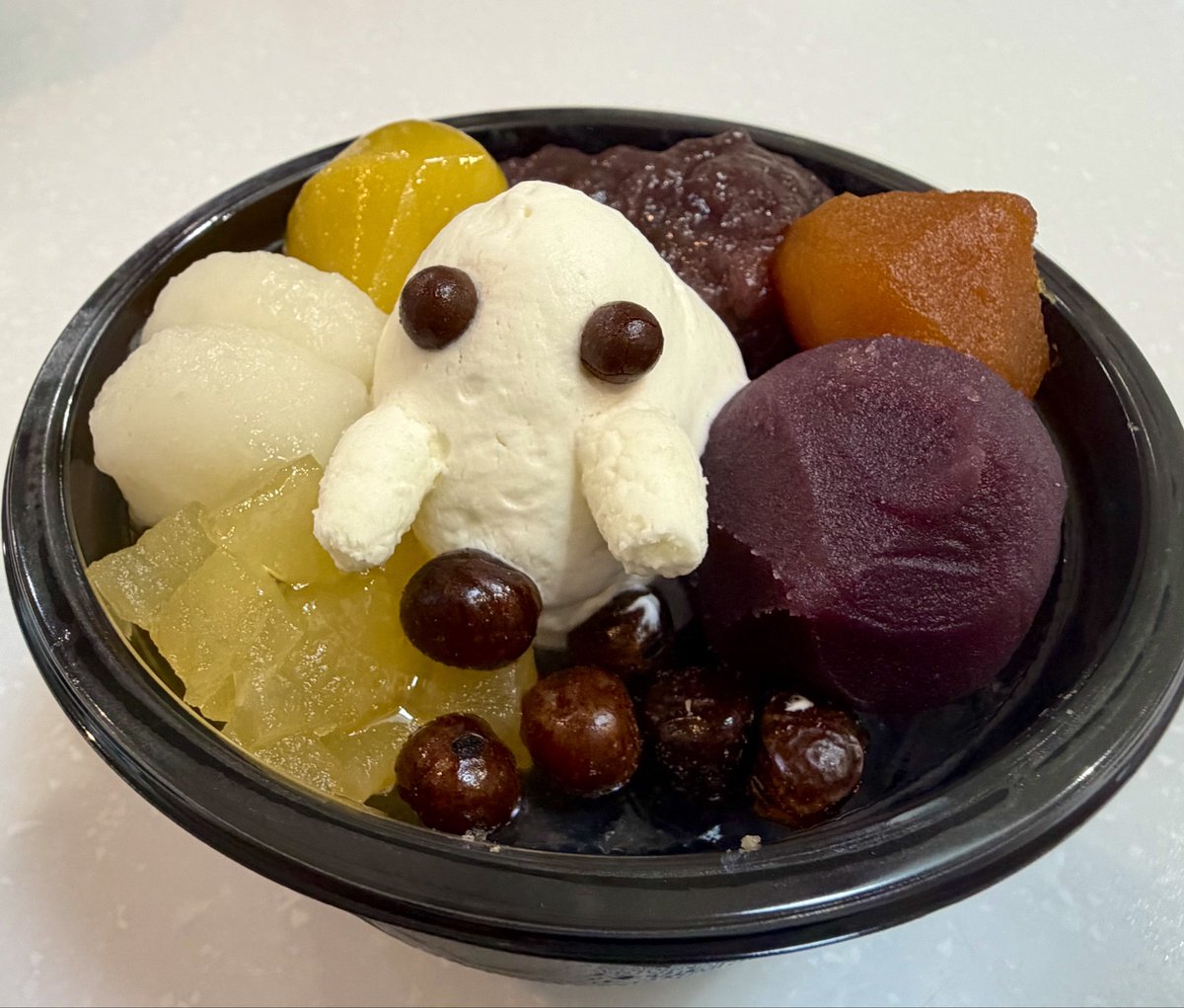 kcomochi's tweet photo. まって、シャトレーゼのハロウィンクリームあんみつバカ美味なんだけど！？ https://t.co/ymzrMIg7YD