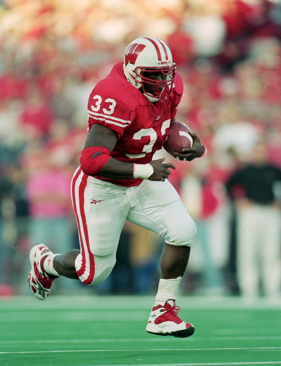 FB_Helmet_Guy's tweet photo. Fun facts. Ron Dayne would be the NCAA all-time rushing yards leader in Division I FBS history with 7,125 yards, if bowl game statistics were included.

He was the Rose Bowl MVP 2x (1999 &amp; 2000) and is the only Big Ten player ever to do so. He was nicknamed "The Great Dayne". https://t.co/EZ7wYipF0h