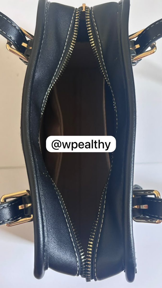 wpealthy's tweet photo. Shoulderbag. 
Bagian dalamnya luas poll. Ada 2 saku di bagian dalamnya

https://t.co/Ynj1izExXP https://t.co/sPfIwfF4Cw