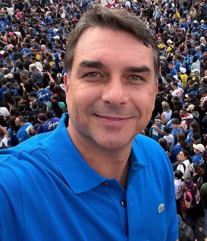 PortalBabados's tweet photo. 🚨Bruna Marquezine em nova publicação: “Se Bolsonaro estiver certo, Jesus estava errado”. https://t.co/BLBOWkHs48