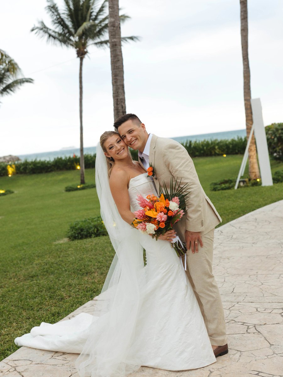 DestifyWeddings's tweet photo. A beautiful religious ceremony and a destination wedding? You can have both. 🤍

Hannah and Ben said “I do” at Dreams Jade Riviera Cancun with an intimate ceremony overlooking the ocean.

Get started: https://t.co/qOZLvk65Mo https://t.co/hK7wC2yrBA