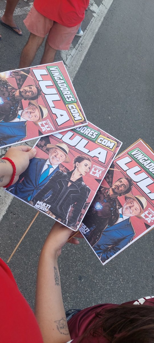 scarlyevans's tweet photo. VINGADORES E FÃS DA VIÚVA NEGRA COM LULA ⭐♥️ https://t.co/kCfLxDUzjA