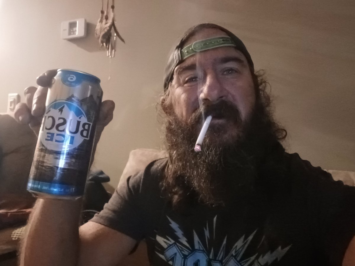 3Jrmd's tweet photo. Having a brewski https://t.co/3JkOdzzBlC