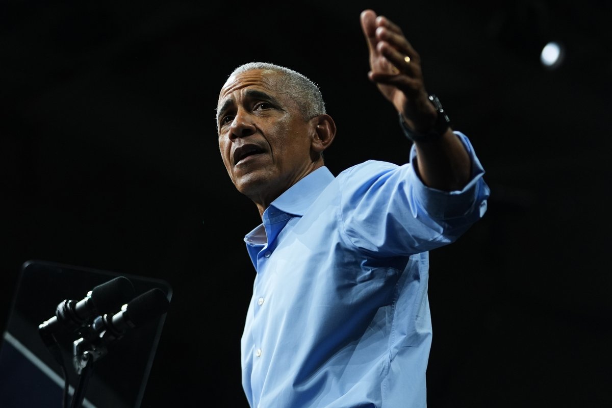 thehill's tweet photo. Obama on Trump White House: ‘Like Saddam Hussein opened a Cheesecake Factory’

Read more: https://t.co/hIQvh7KKGk https://t.co/NTqNfJRMRt