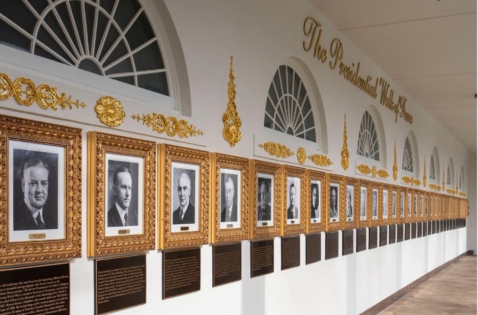 NotHoodlum's tweet photo. "Donald Trump has got the White House looking like Saddam Hussein opened a
Cheesecake Factory."

— Barack Obama https://t.co/38eNfT4Cxk