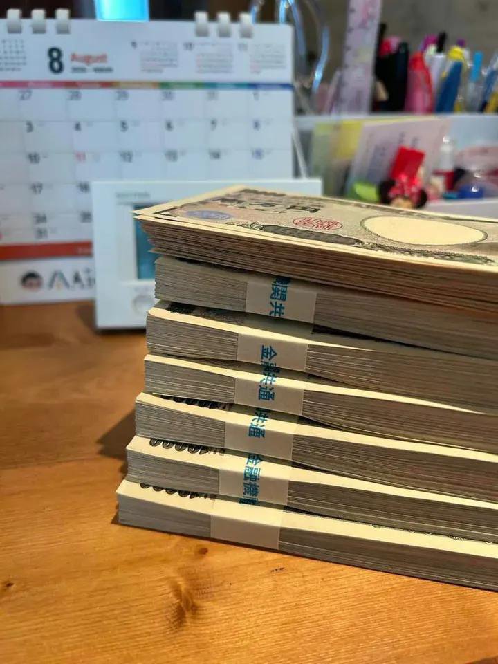 ptopvl's tweet photo. 月100渡すからヒモになって！！！

って言ったら...
全力でYesっていう人
どれくらいいますか？笑笑 https://t.co/X8wQveGk2B