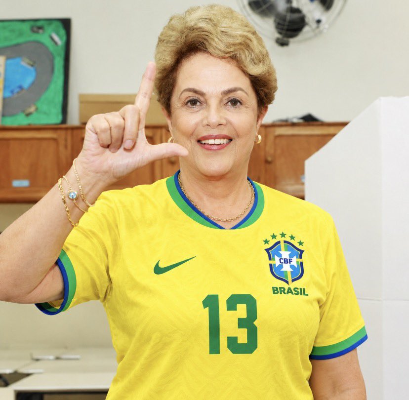 _dilmadebochada's tweet photo. Domingo é 13 Lula Presidente #EuVotoFazendoL #LULAVAIVENCER https://t.co/fDMjIpUw4H