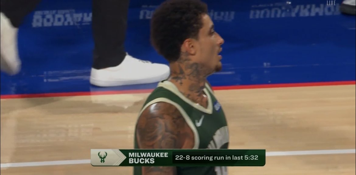 Kynxis_'s tweet photo. 22-8 run after bona checks in LOL 😭 https://t.co/ywQVPLSdS3