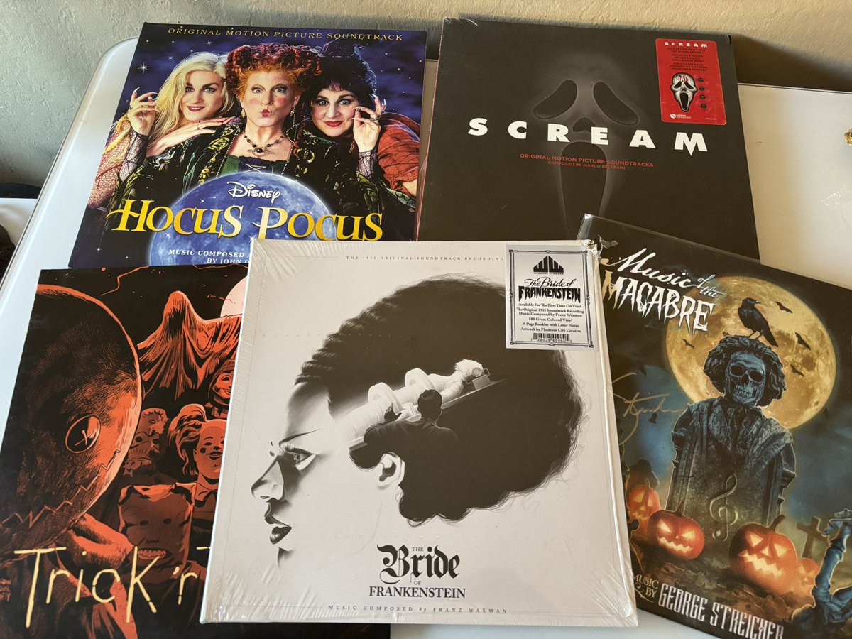 hardt0kill's tweet photo. spinning some of my favs to set the tone https://t.co/KbSQaQpFMS