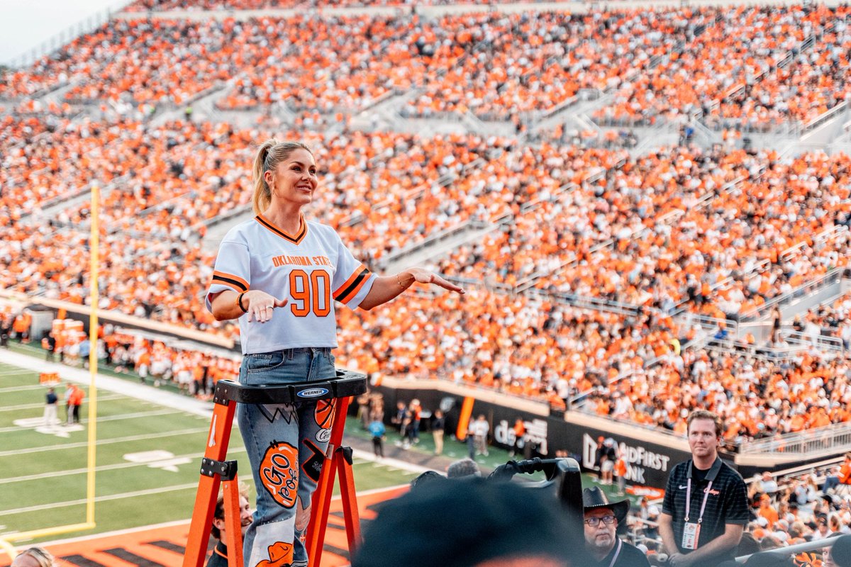 OSUWBB's tweet photo. C̶o̶a̶c̶h̶ Band Director Hoyt 🤠🎶 

@CoachJacie spent some time with the Best Band in the Land during the first quarter of today's game! https://t.co/ho7FqmWDYh