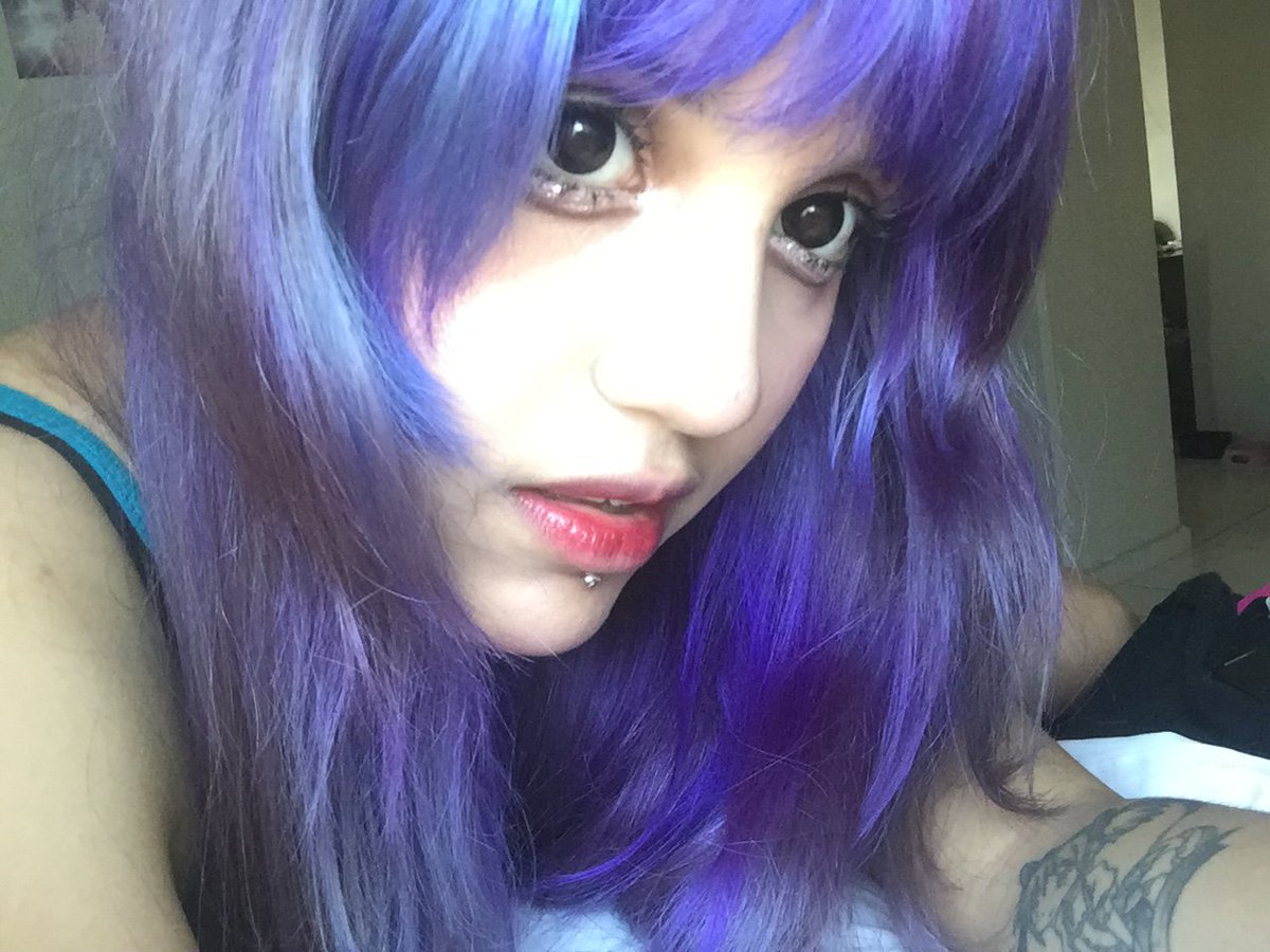 ihaumster's tweet photo. eu i minha namorada linda #tiiikiiiselcaday #tksd https://t.co/Jx3ksvVuzz