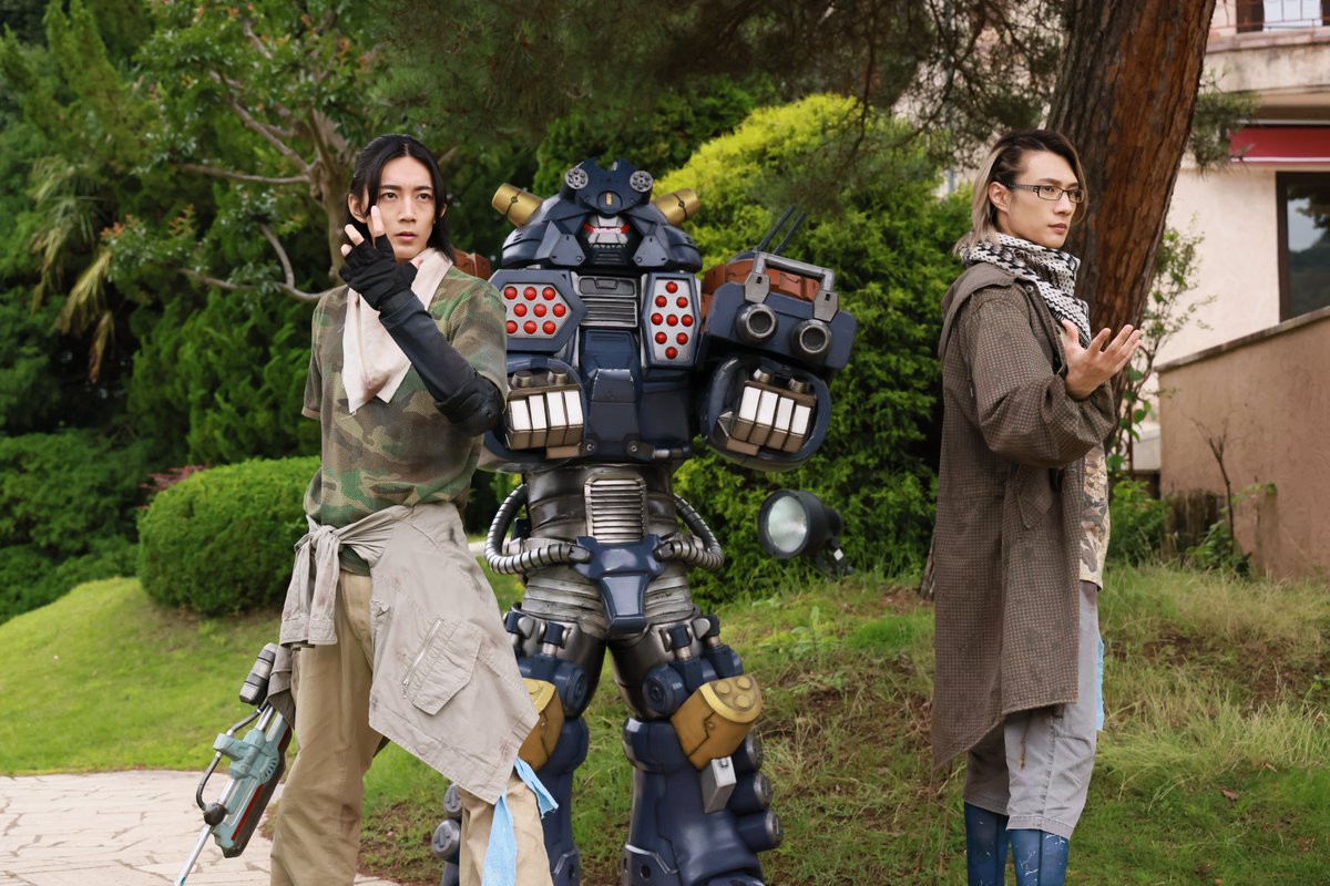 ProjectRED_Toei's tweet photo. 『超宇宙刑事ギャバン インフィニティVSライヤ』
🚀Vシネクスト〝超〟解禁！

◥◣場面カット一挙公開🚨◢◤

見どころ盛沢山の場面カットを公開

12月11日の上映をお楽しみに♾

#ProjectRED #超ギャバン https://t.co/hTF7sbIhH3