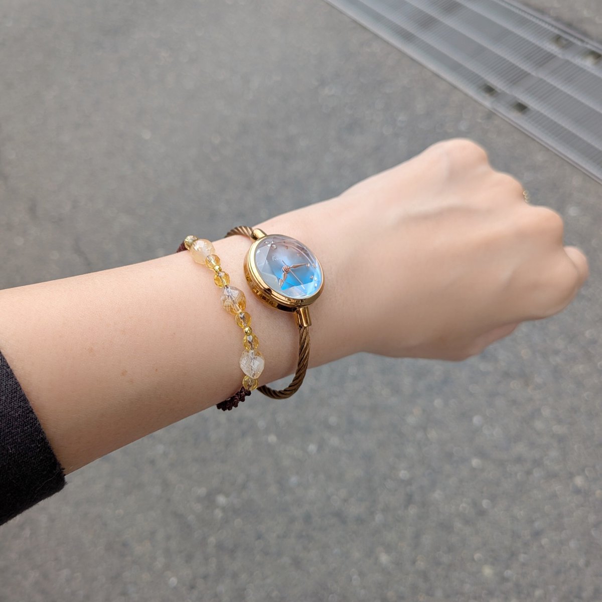 RiranAccessory's tweet photo. #この手と指から生まれました

自分用、推しカラーブレスレット💛💛
作って楽しい、身につけて楽しい🥰
B品の天然石使ってます💎

販売用の天然石で制作してそのうちminneに��出したいな～
他の色も作りたい～
時間が足りない～

 #天然石ブレスレット
 #天然石アクセサリー
 #推しカラー https://t.co/ovi3vZTzu7