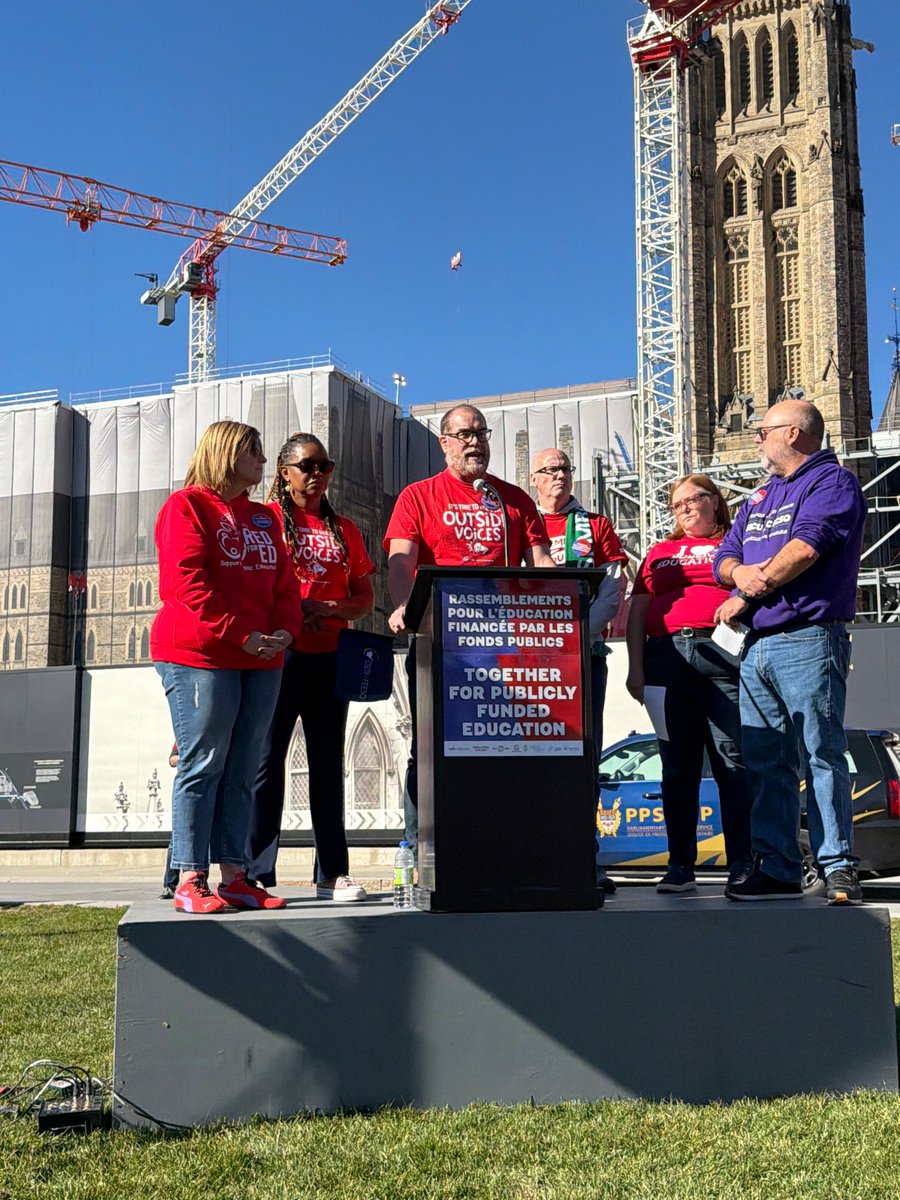 osbcucscso's tweet photo. Sylvain Ducharme (AEFO), Lisa Lacaria (OECTA), Colin Matthew (OSSTF), Mary Fowler (ETFO), and Mitch Gagnon (OSBCU) did an outstanding job speaking to a massive crowd in Ottawa. Together, they highlighted the importance of investing in students. #OntEdSolidaire #OntEdUnited https://t.co/JSY1XuY2DP