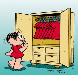 its_nyat's tweet photo. tentando escolher meu vestidinho de amanhã https://t.co/kYSaHnO2DA