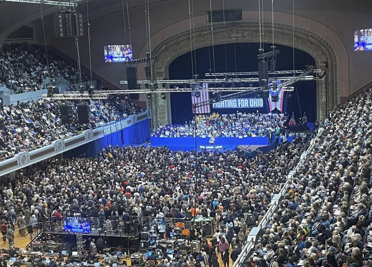 Randaroo1212's tweet photo. Obama’s crowd of nearly 10,000 people in Ohio. A Trump rally could never compare. https://t.co/nJ5kdsQa9c