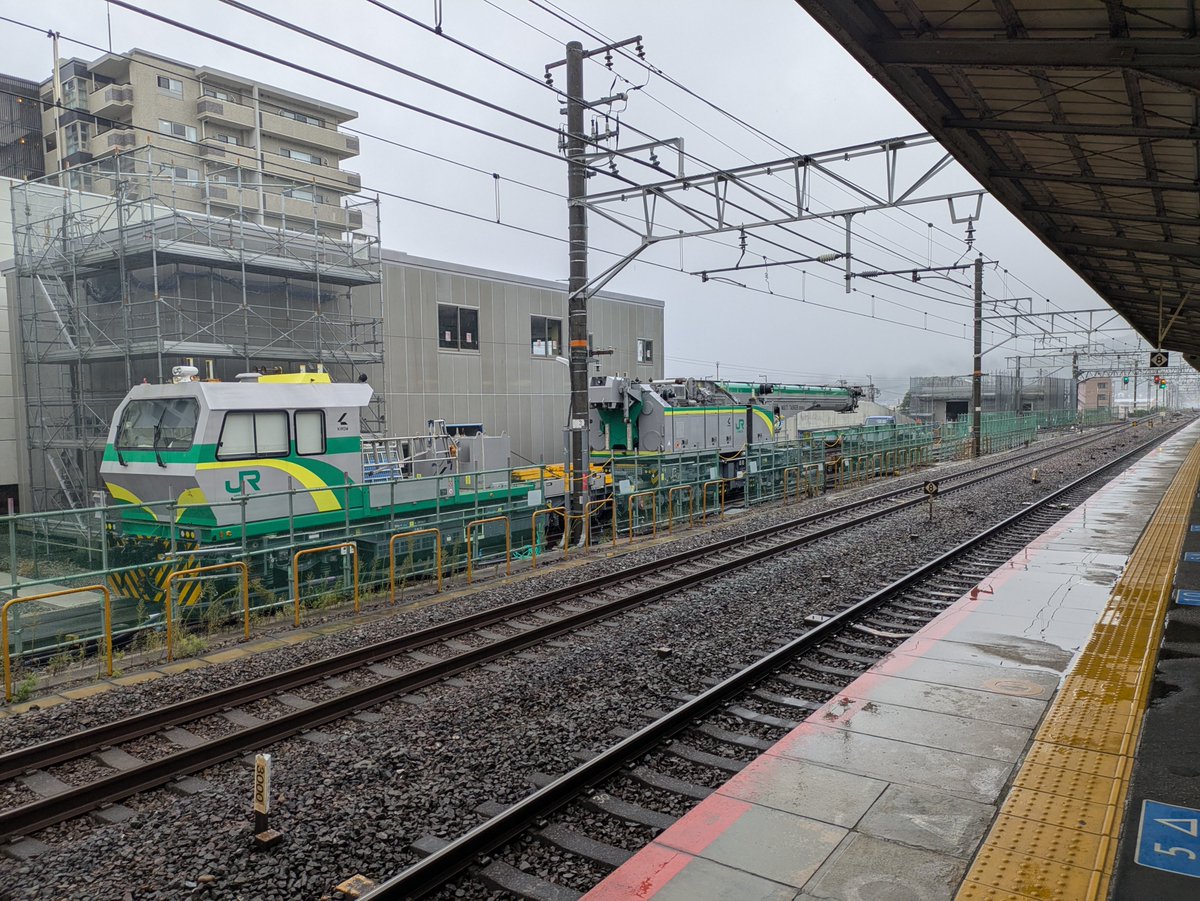 imadokuo's tweet photo. これがJR東日本のクレーン車でござるか https://t.co/lT8BCAOSH1