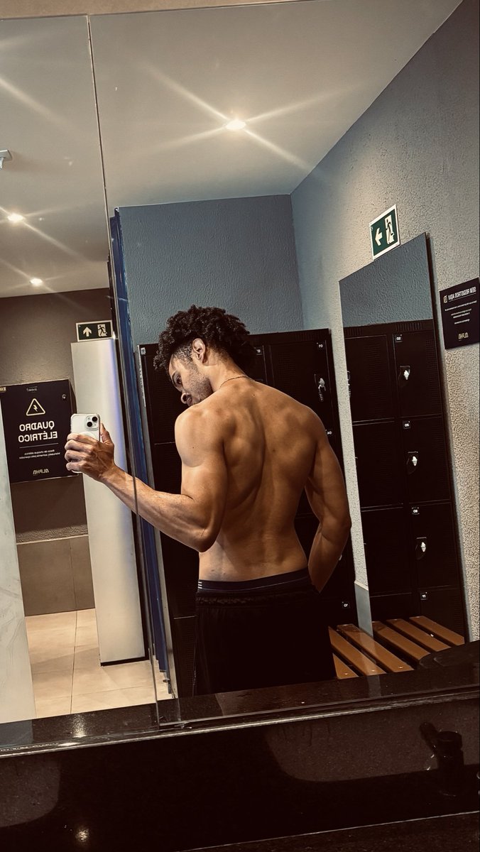 eivinni7's tweet photo. O frango ta crescendo 💪🏽🙂‍↕️ 
20/10/2026 https://t.co/QuSx0Brb71
