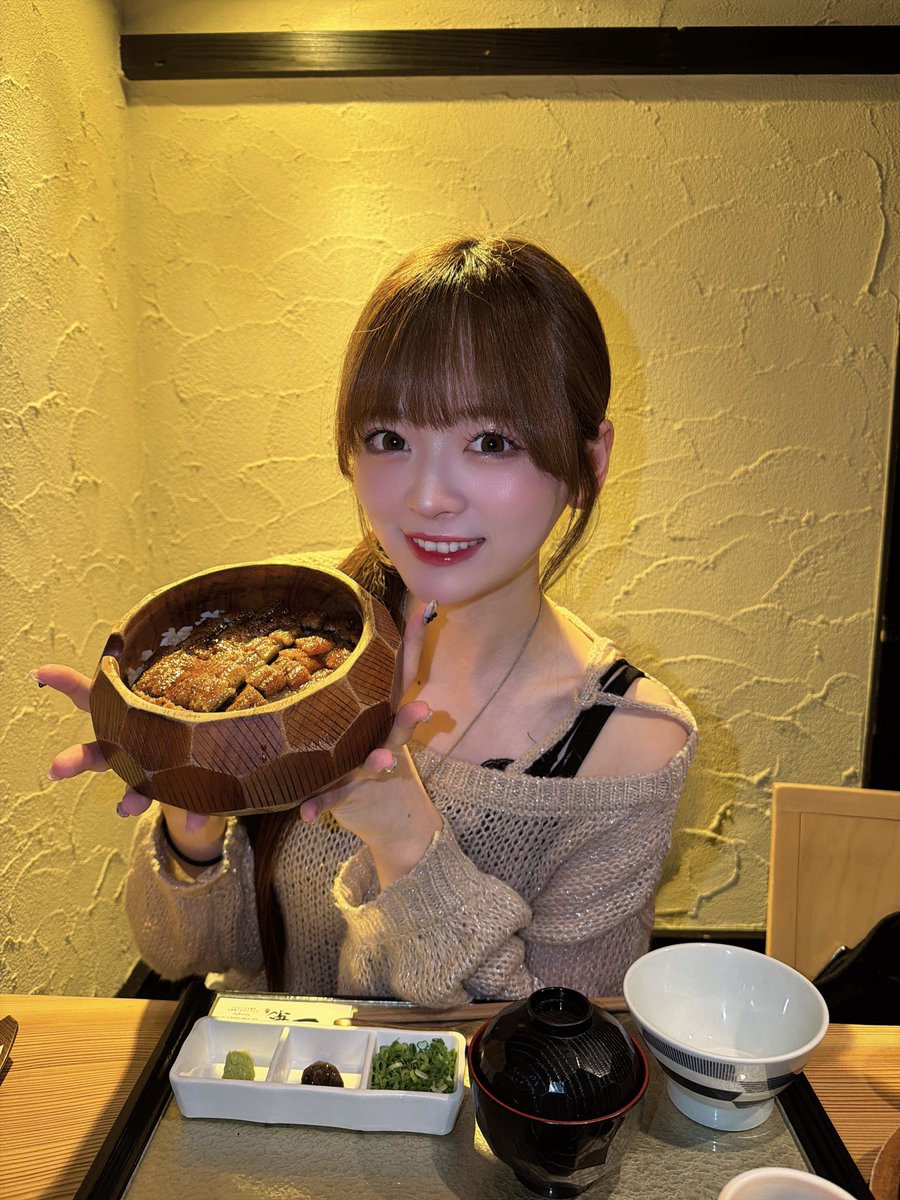 momo_karatea's tweet photo. おはるせ〜🌸
名古屋名物！ひつまぶし食べれたよっ😻🫶
今日は愛知最終日！最後まで楽しんで頑張りますっ🤍🤍 https://t.co/5zyUx0Jcbj