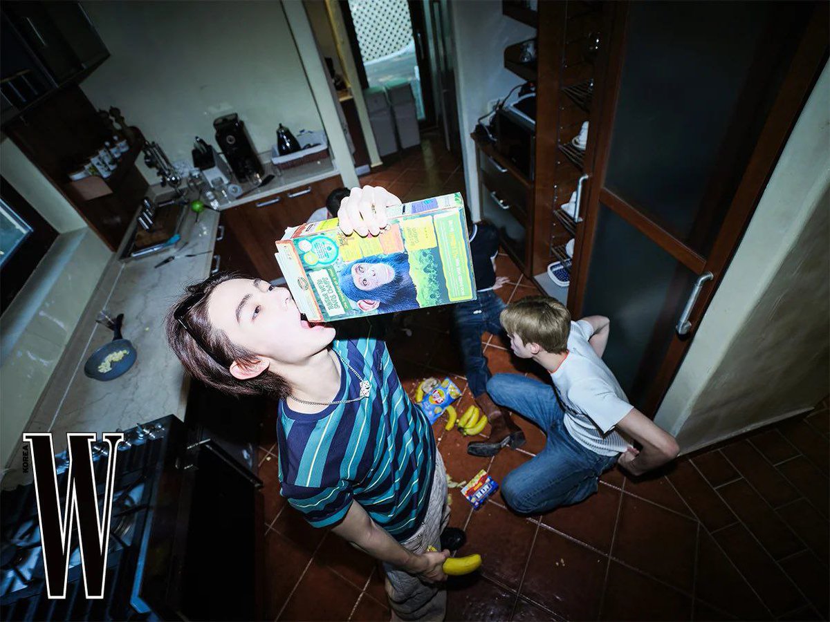 ahnkeodho's tweet photo. Youth feels brightest in the ordinary lingering by the kitchen counter, leaning into a careless pose, caught somewhere between a quiet moment and a sudden laugh. There is beautifully unstudied about these little scenes: messy, warm, spontaneous, and entirely alive. Forever young. https://t.co/87mg8qRgF7