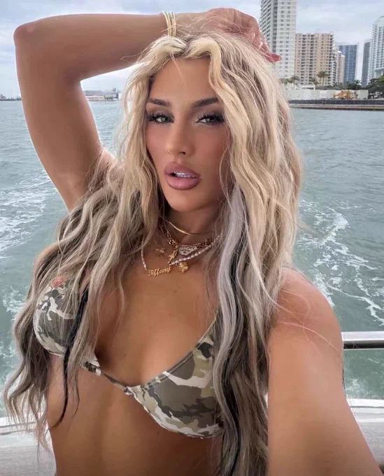 Image from NOT @tiffstrattonwwe. (@BuffBuiltBarbie)