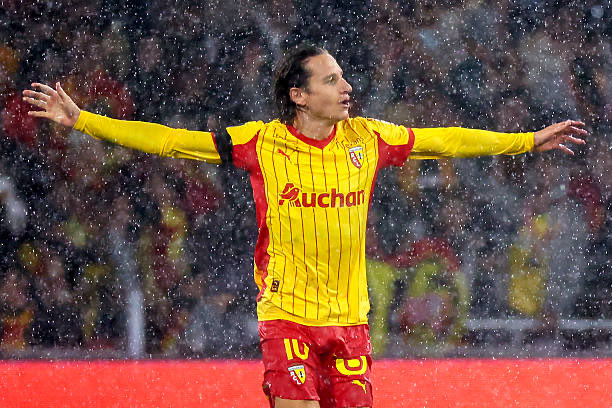 matx62's tweet photo. Thauvin sous pluie 
Le cheat code de malade https://t.co/dTjGfXoVUe