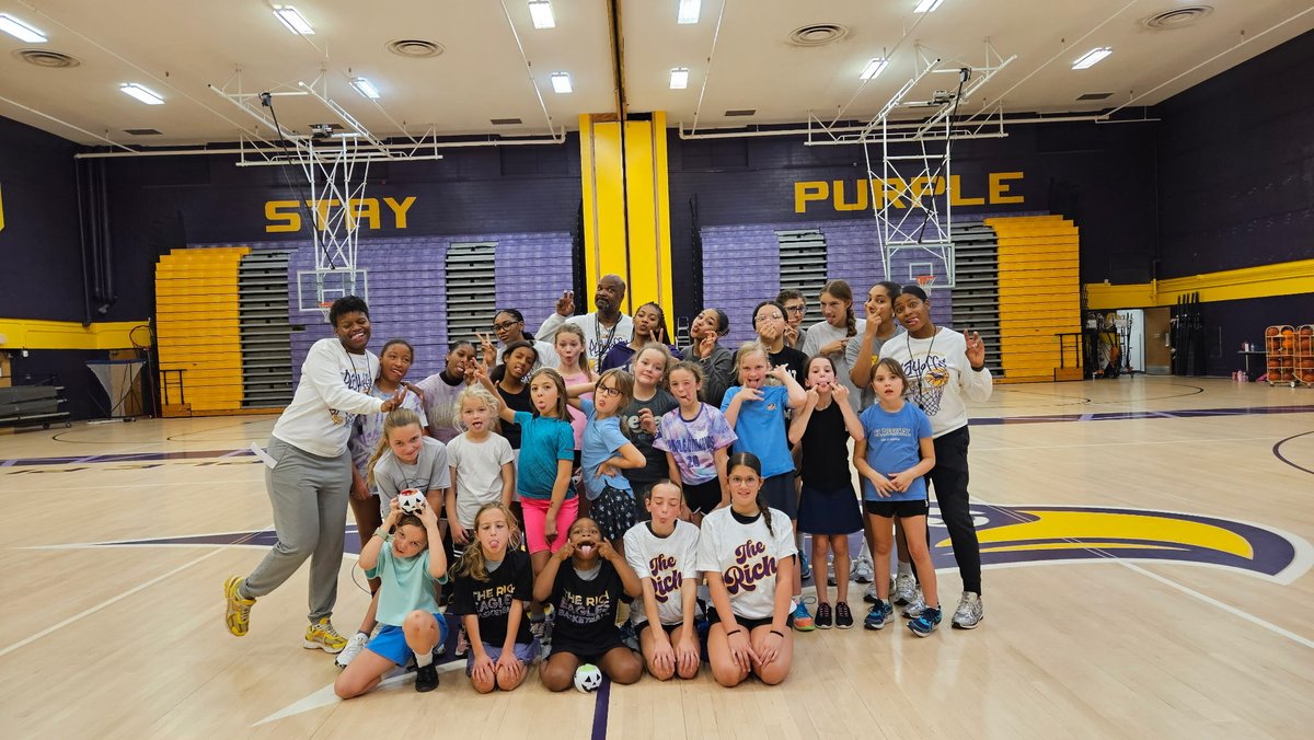 LE_HOOPS's tweet photo. Our RHS @LE_HOOPS Fall 🏀Clinic was EPIC again this year.   All the camp coaches &amp; campers brought #richenergy ⚡️today‼️@RichardsonHS1 @RISDAthDept @RichardsonISD #clinic4champs #LEgacy https://t.co/hJgnroRyQP
