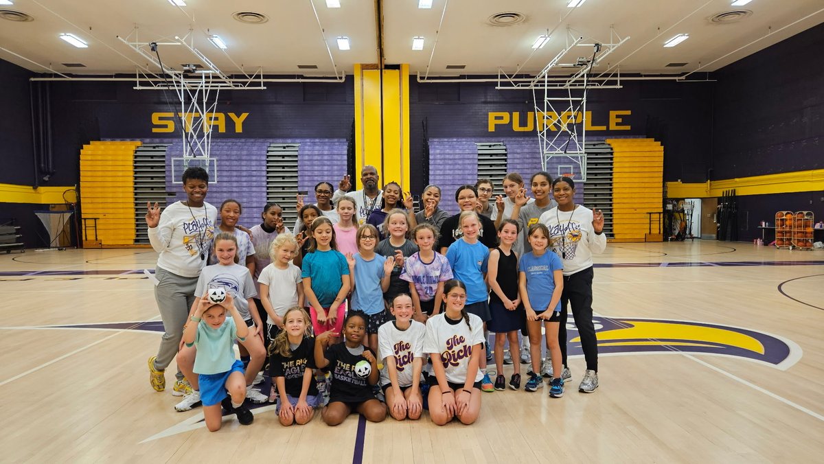 LE_HOOPS's tweet photo. Our RHS @LE_HOOPS Fall 🏀Clinic was EPIC again this year.   All the camp coaches &amp; campers brought #richenergy ⚡️today‼️@RichardsonHS1 @RISDAthDept @RichardsonISD #clinic4champs #LEgacy https://t.co/hJgnroRyQP