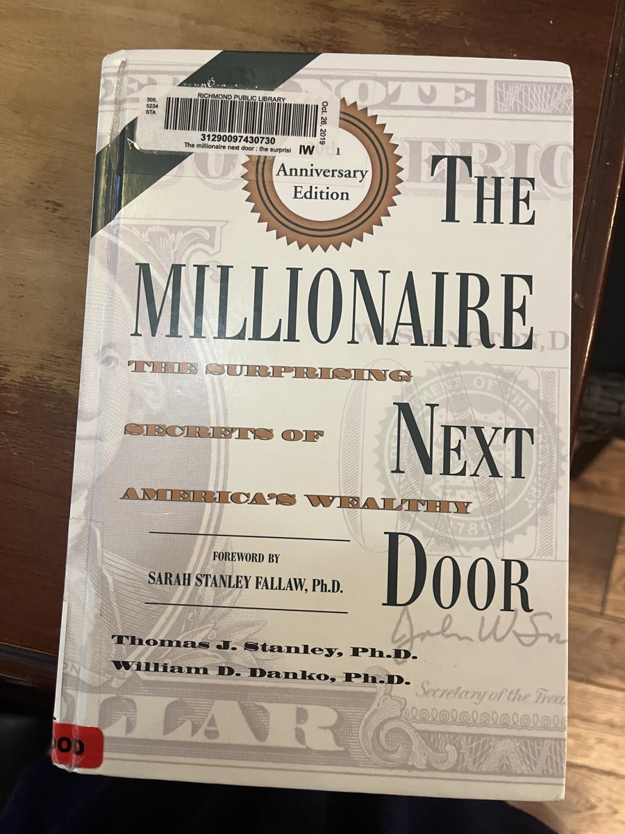 April62644432's tweet photo. 最近读了《The Millionaire Next Door》，作者核心观点就是收入不等于财富。

书中不少百万富翁，生活节俭得令人意外。赚得多固然重要，但能否积累财富，更取决于能否长期让支出低于收入，并把结余持续投入投资。收入，消费与投资的平衡值得长期修炼。 https://t.co/S9EOhuBhe2