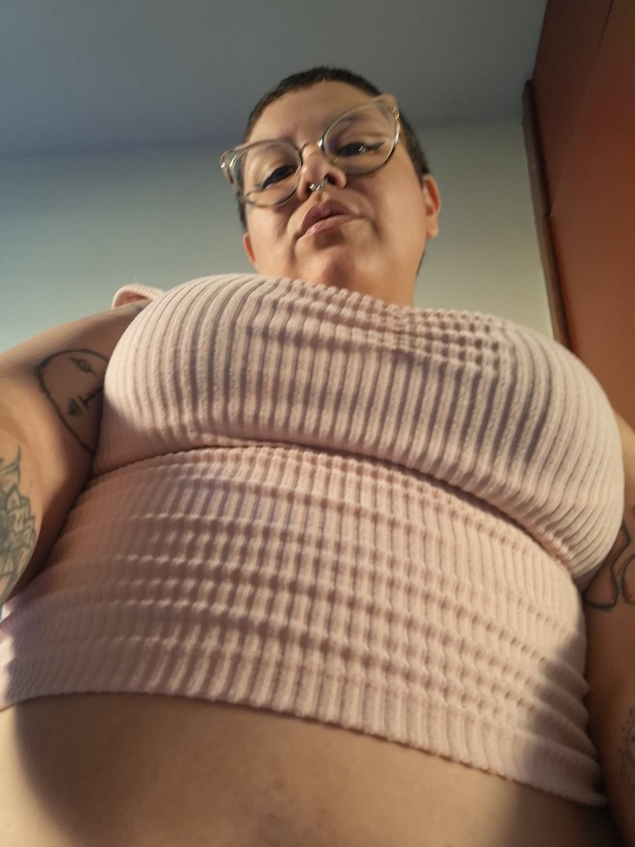 xkittyxmasterx's tweet photo. Eu adoro ser essa entidade viada com cara de quem vai dar e te comer ao mesmo tempo :3
#nonbinary #naobinario #trans #goddessenergy #twospirit #dominatrix https://t.co/HMQRDeCmOy