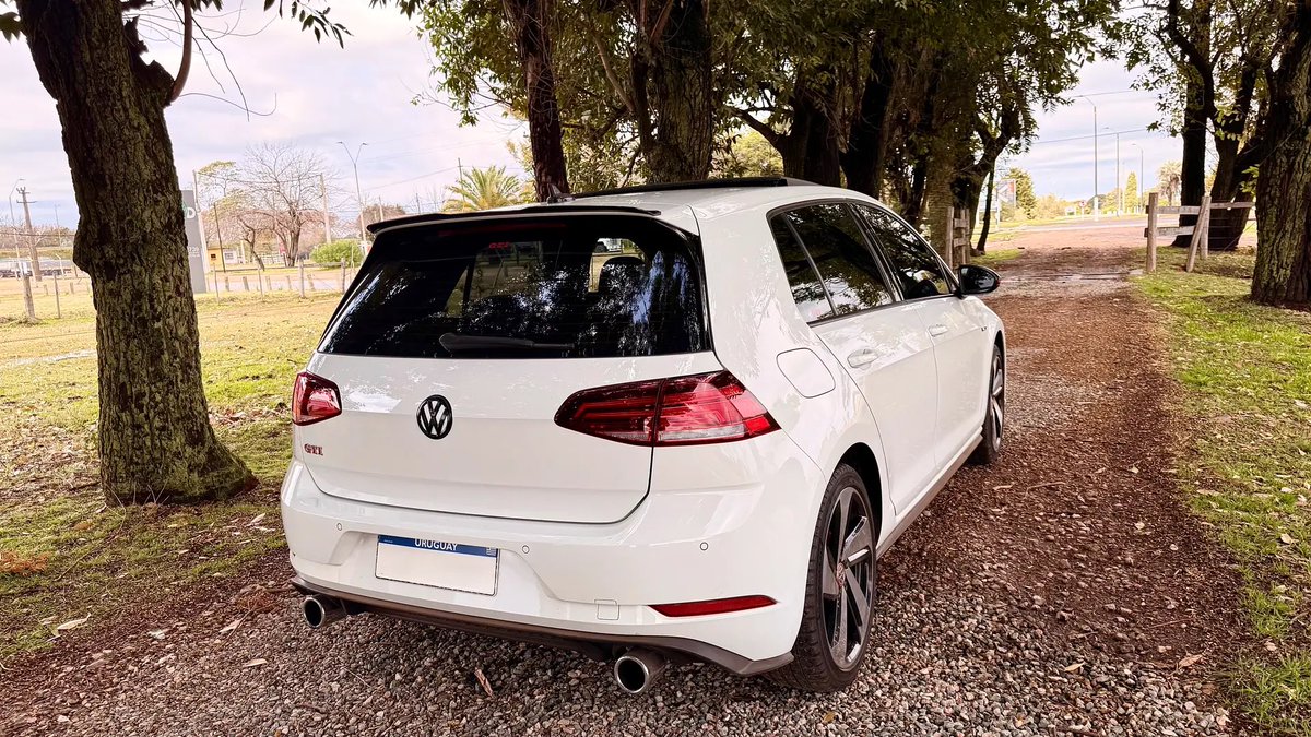 v6uruguay's tweet photo. Un Golf GTI 2020 con apenas 35.000 km y Michelin Pilot Sport. 👀

¿Sigue siendo EL hot hatch para comprar en Uruguay o hoy hay alternativas mejores por esa plata?

Quiero ver qué dicen los fierreros. 

Encontralo en V6 Marketplace 👇 https://t.co/7HtfGTa6jH