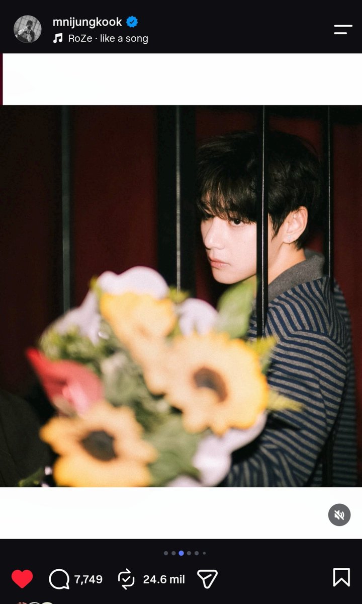 thvsora's tweet photo. La canción que puso Jungkook en su post sobre taehyung, HOLA??? NOS RESPIRA LA CONFIRMACIÓN EN LA NUCA https://t.co/bmvDRabEOC