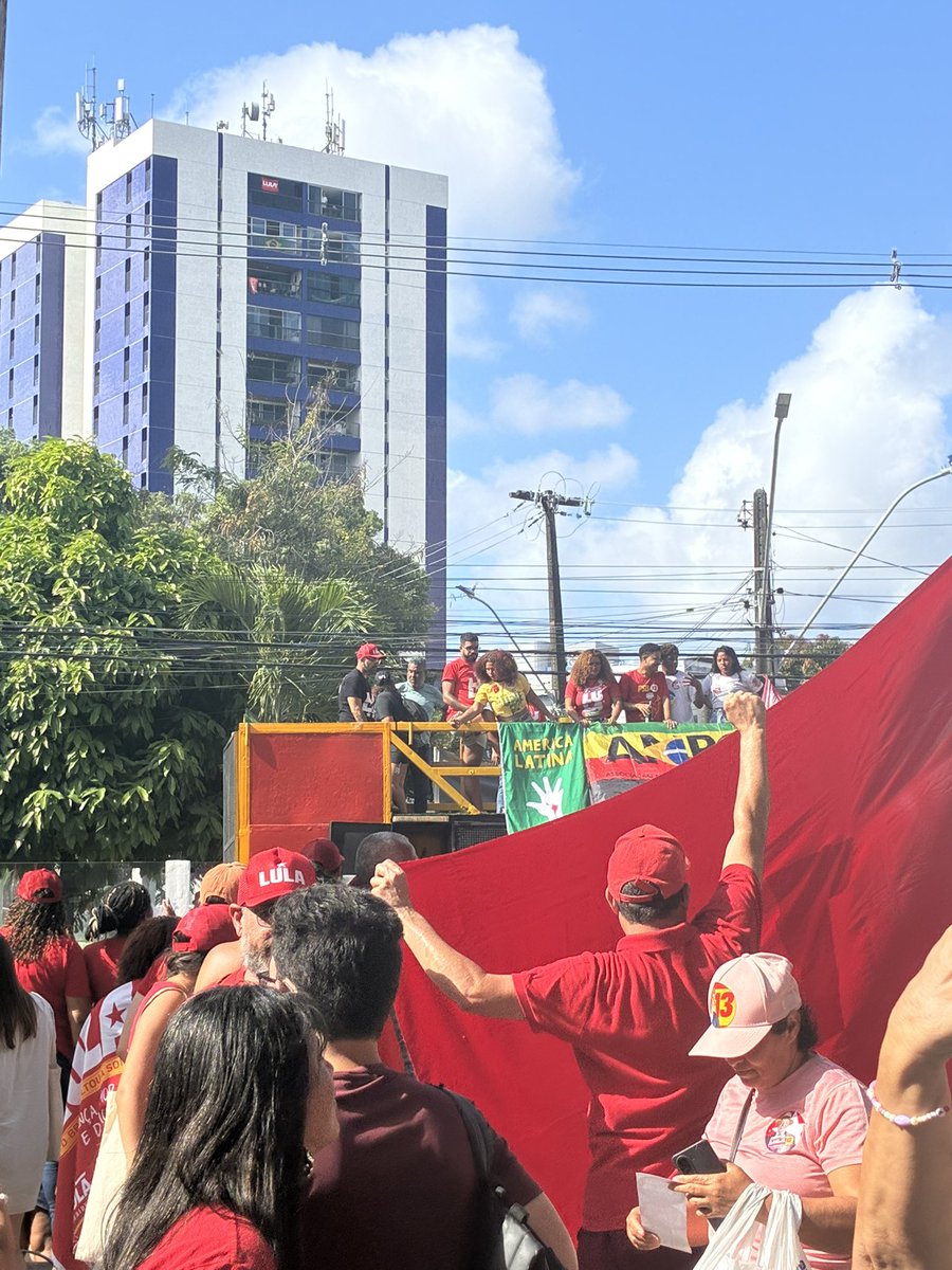 celispector's tweet photo. RECIFE INTEIRO COM LUIZ INÁCIO LULA DA SILVA ❤️⭐️ #ComLulaNaRua https://t.co/HCcdw05Shn