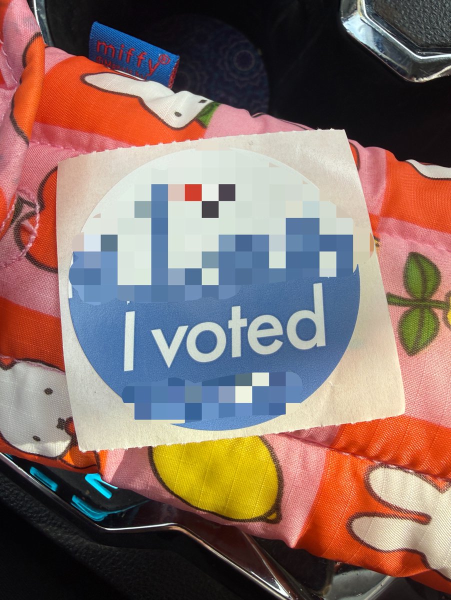 hwisoka's tweet photo. #VOTED https://t.co/NK0WRv9wg4