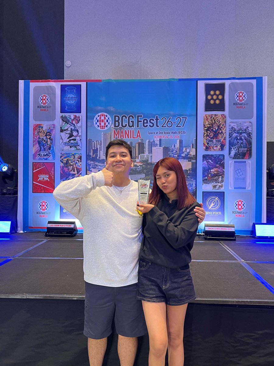 pewlskiii's tweet photo. AYOOO FELL SHORT….

BCF MNL 26

🟣🟡Pudding 🎲 (1st)
🔵Rocks (1st)
🔴🟢LAce (2nd)
🔴⚫️Sabo 🎲 (1st) 
🔵Rocks (1st) @junjun_yp 
🟣Kaido 🎲 (1st) ❌
🔵🟢Luffy (2nd)
🔵Rocks (1st)

T16 🟣Kaido 🎲 (1st)
T8 🔵Rocks @junjun_yp MY GOAT (1st)
T4 🟢Shanks @twopaiiir 🫡
Finals 🟣🟡Robin 🎲(1st) ❌

Lost to some small micro decision in the finals 🤦‍♂️

Sharing this trophy to my brother and the rest of Team Pop! Sorry couldn’t cross us to the finish line 🫠

ONTO THE NEXT! 🏴‍☠️

P.S.
**I agree that some parts of the event were not handled to the best of its capabilities (long lines/wait, no door prize, crowded sitting, etc.), hoping we get to see some improvements soon! 

It’s OPTCG season so pls be better, to whom it may concern 🙏
