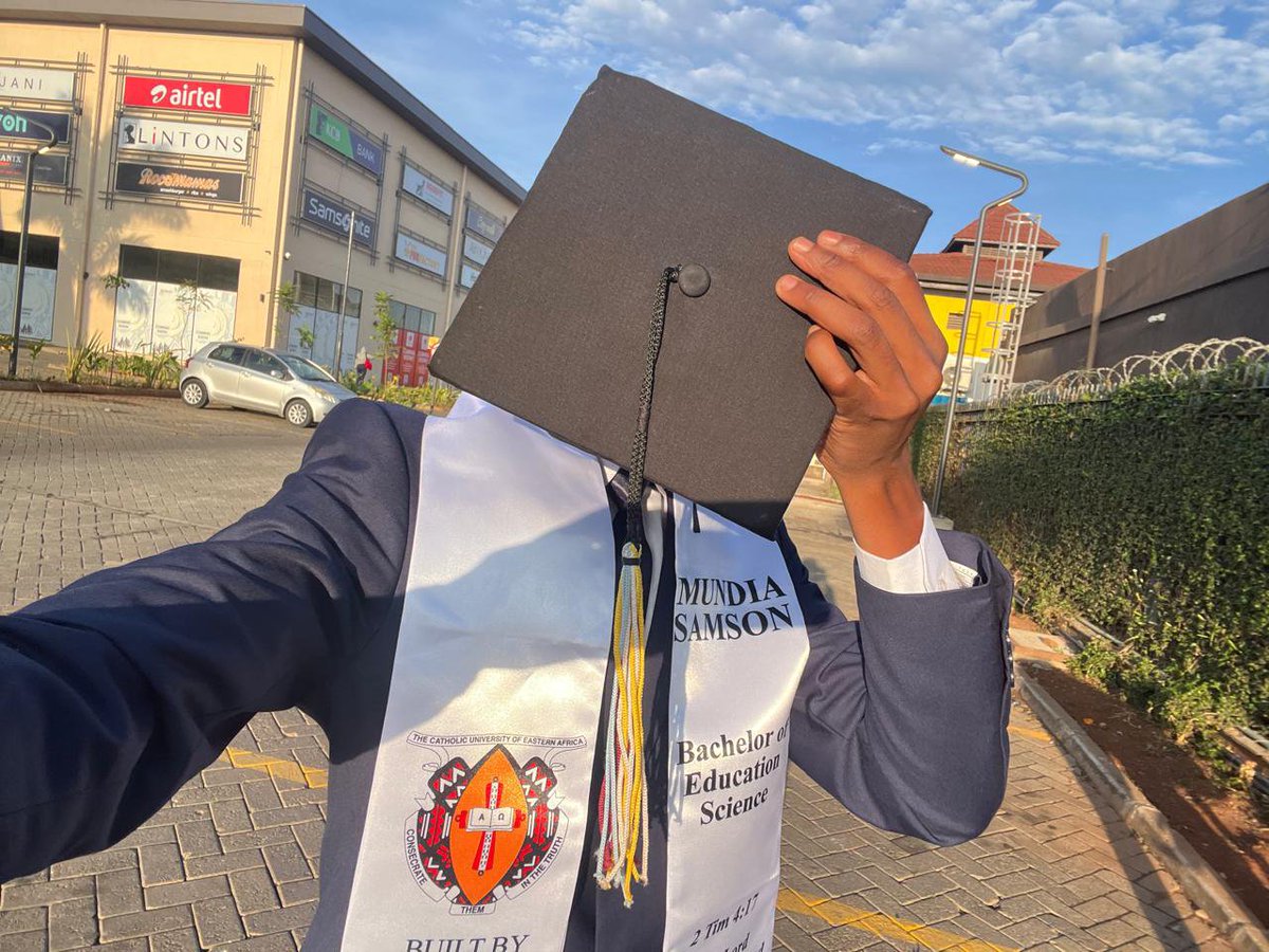 SamssyM's tweet photo. YES I DID..
😭🎊🎓 https://t.co/bsdaC64VQB