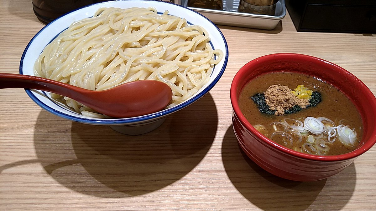 D_ice73's tweet photo. 1kg食べてみたけど、
加水率低くて麺がペタペタしすぎて
あんま美味しくないよね〜
（三田） https://t.co/Zfp9rqInve