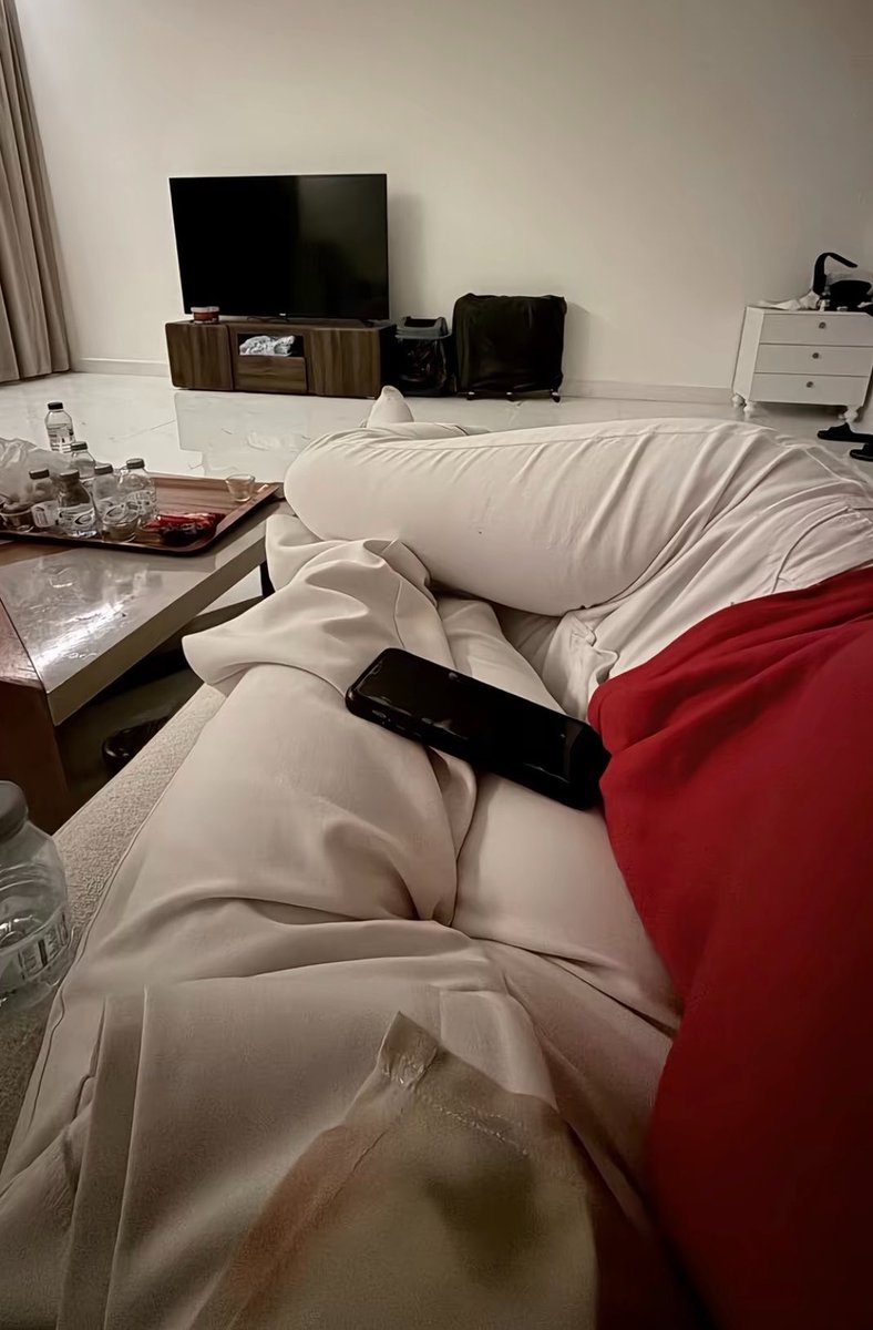 reenr3r's tweet photo. Good night 💤✨ https://t.co/EVAMDFjsBQ