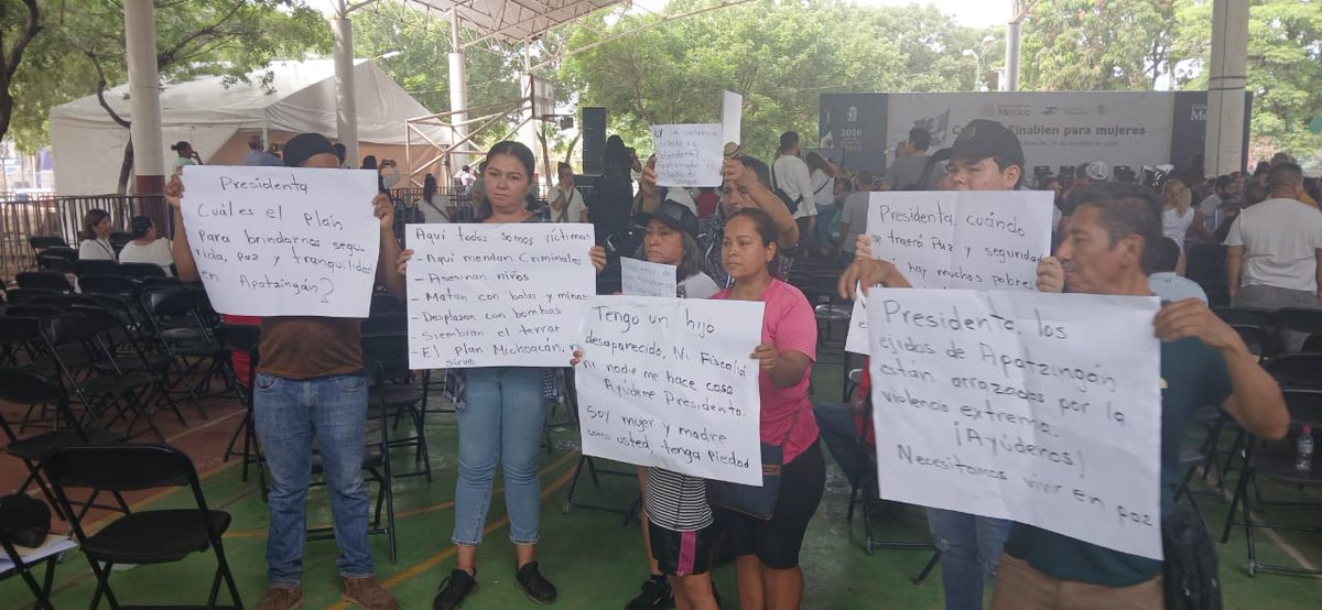 ObsSegAptz's tweet photo. @Claudiashein @dalies10 @GobiernoMX @INEGI_INFORMA Queremos hacer un reconocimiento a la digna gente de #Apatzingán que hoy se manifestó pacíficamente por la violencia que sufrimos. Lamentamos que ni la presidenta @Claudiashein ni el gobernador @ARBedolla abordaran sus problemáticas. 
#JusticiaParaBernardoBravo
#JusticiaParaAlexa https://t.co/V9cKa1nQxI