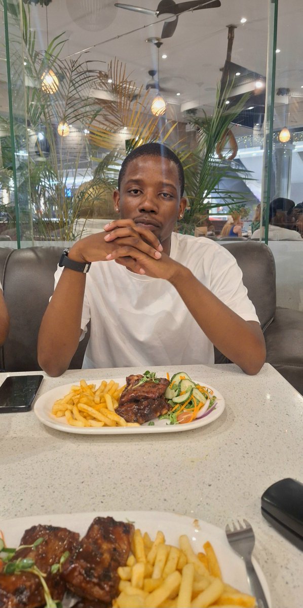 SobeMarshall06's tweet photo. On a date, kinda chill🤷🏾✌🏾 https://t.co/1qHM82j35x