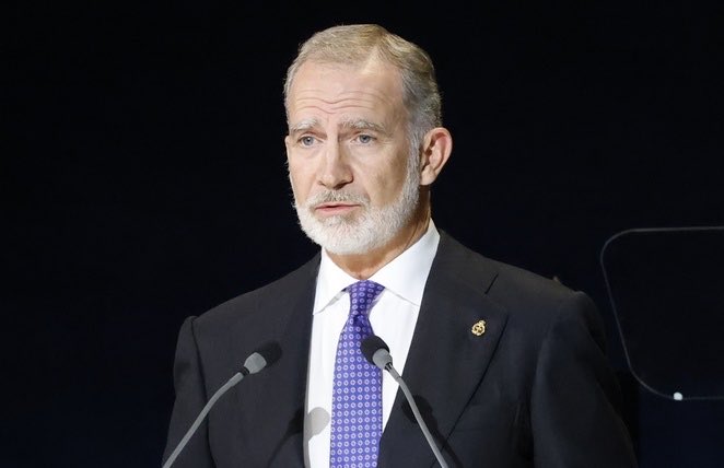 Josemn1_'s tweet photo. 🔴 | El Palacio de la Zarzuela anuncia que el rey Felipe VI ha sido intervenido hace escasas unas horas de cataratas en su ojo izquierdo. Una operación rutinaria que se ha resuelto en media hora, aunque el Monarca pasará la noche en Instituto Oftalmológico Fernández-Vega, en Oviedo | Imagen: Casa de S.M el Rey.