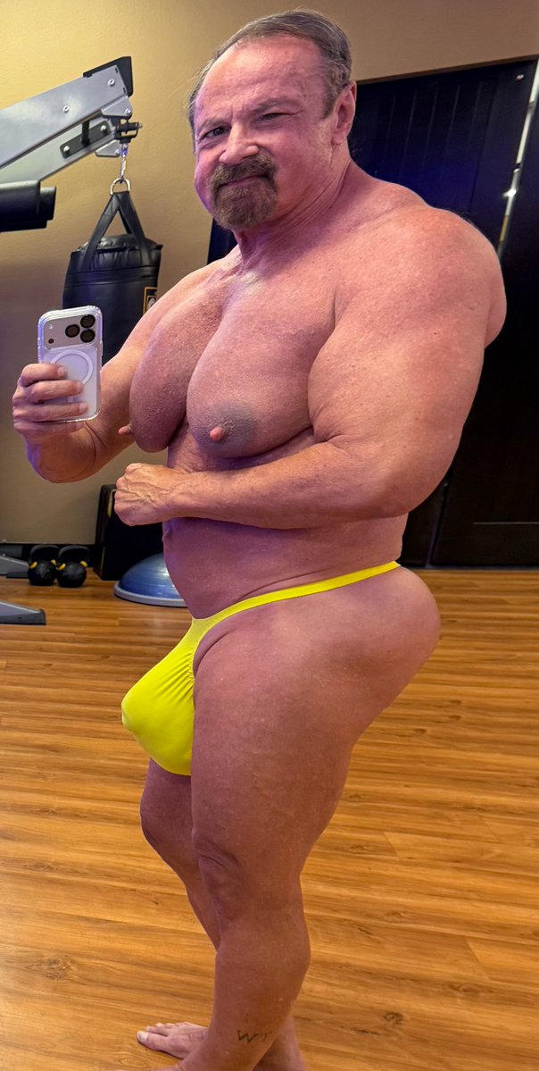PecGod's tweet photo. Let's Fuck in the Gym https://t.co/OiYG1akhAe