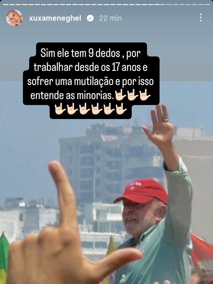besamepoquito's tweet photo. a xuxa também é do movimento #SomosTodos9Dedos https://t.co/LRL1WrWsPP