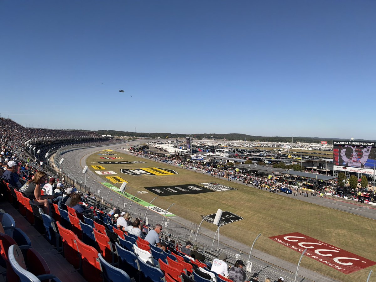 OglesBrittney's tweet photo. @spann Beautiful day for racing 🏁🩷🏁@TALLADEGA https://t.co/W9Ld3kQLB4