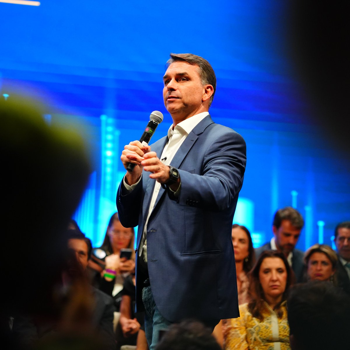 eixopolitico's tweet photo. 🇧🇷 ELEIÇÕES 2026 | PRESIDENTE

VOTOS VÁLIDOS (LIKELY VOTER)
🔵 Flávio Bolsonaro (PL): 52,4%
🔴 Lula (PT): 47,6%

VOTOS VÁLIDOS
🔵 Flávio Bolsonaro (PL): 50,5% (+0,2)
🔴 Lula (PT): 49,5% (−0,2)

VOTOS TOTAIS
🔵 Flávio Bolsonaro (PL): 47,0% (+0,5)
🔴 Lula (PT): 46,0% (+0,1)
⚪ Branco/nulo: 5,2% (+0,5)
❔ Indecisos: 1,8% (−1,1)

📊 BTG/Nexus
📅 23-24/out
2.000 entrevistados • ±2,2 p.p. • Telefone
Registro TSE: BR-08234/2026
