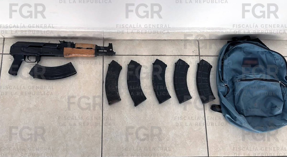 FGR_Chih's tweet photo. #FGR obtiene vinculación contra Jesús “N” detenido junto con un arma larga, cartuchos y cargadores. La #FECOR en #Sinaloa, obtuvo la vinculación a proceso por su posible participación en delitos contra la Ley Federal de Armas de Fuego y Explosivos. https://t.co/n0SousT8pt https://t.co/S0jBtYuABC